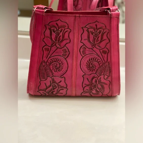 Authentic leather pink purse - Picture 2 of 15